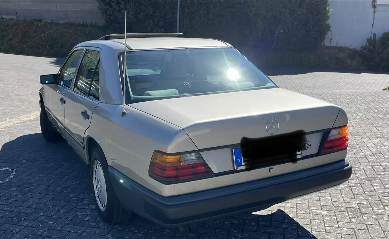 Mercedes-Benz E 300 Oldtimer, foto 7