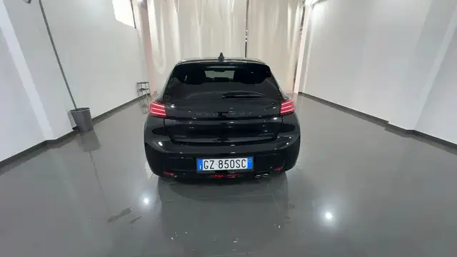 Peugeot 208 view 5