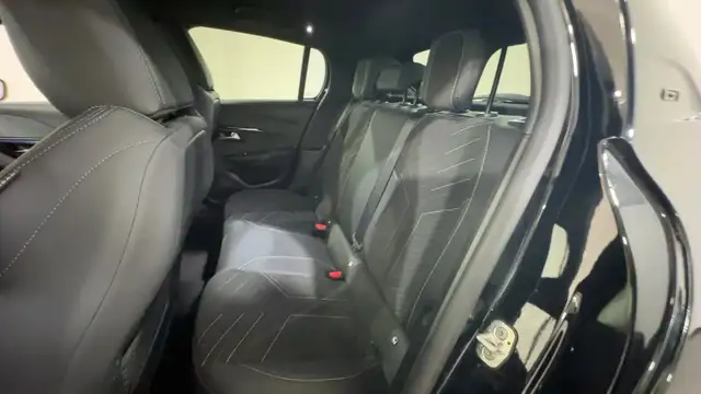 Peugeot 208 view 13