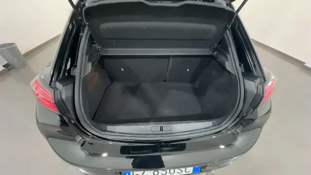 Peugeot 208 view 6