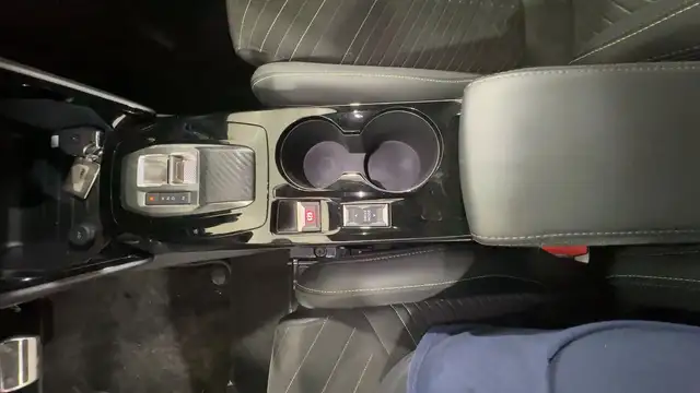 Peugeot 208 view 18