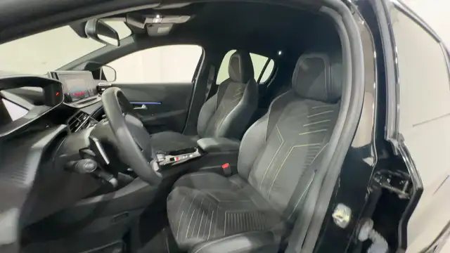 Peugeot 208 view 11