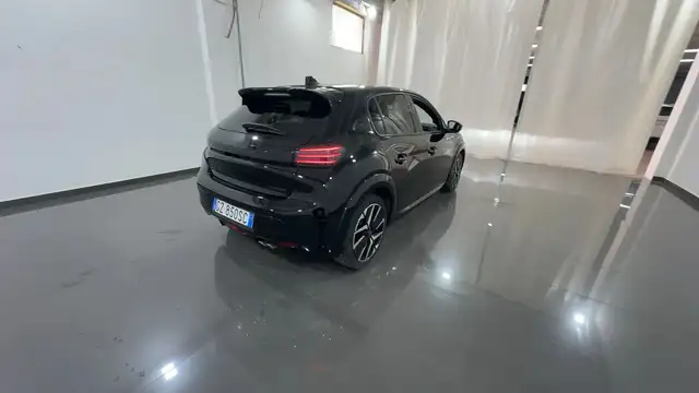 Peugeot 208 view 4