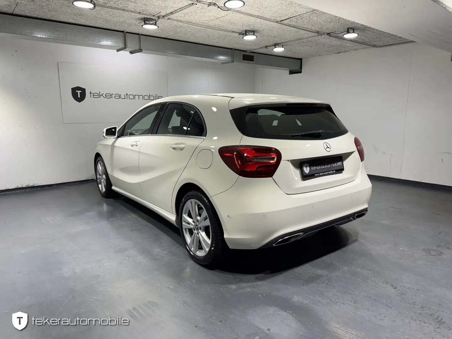 Mercedes-Benz A 180 Urban *LED*NAVI* Blanc - 2