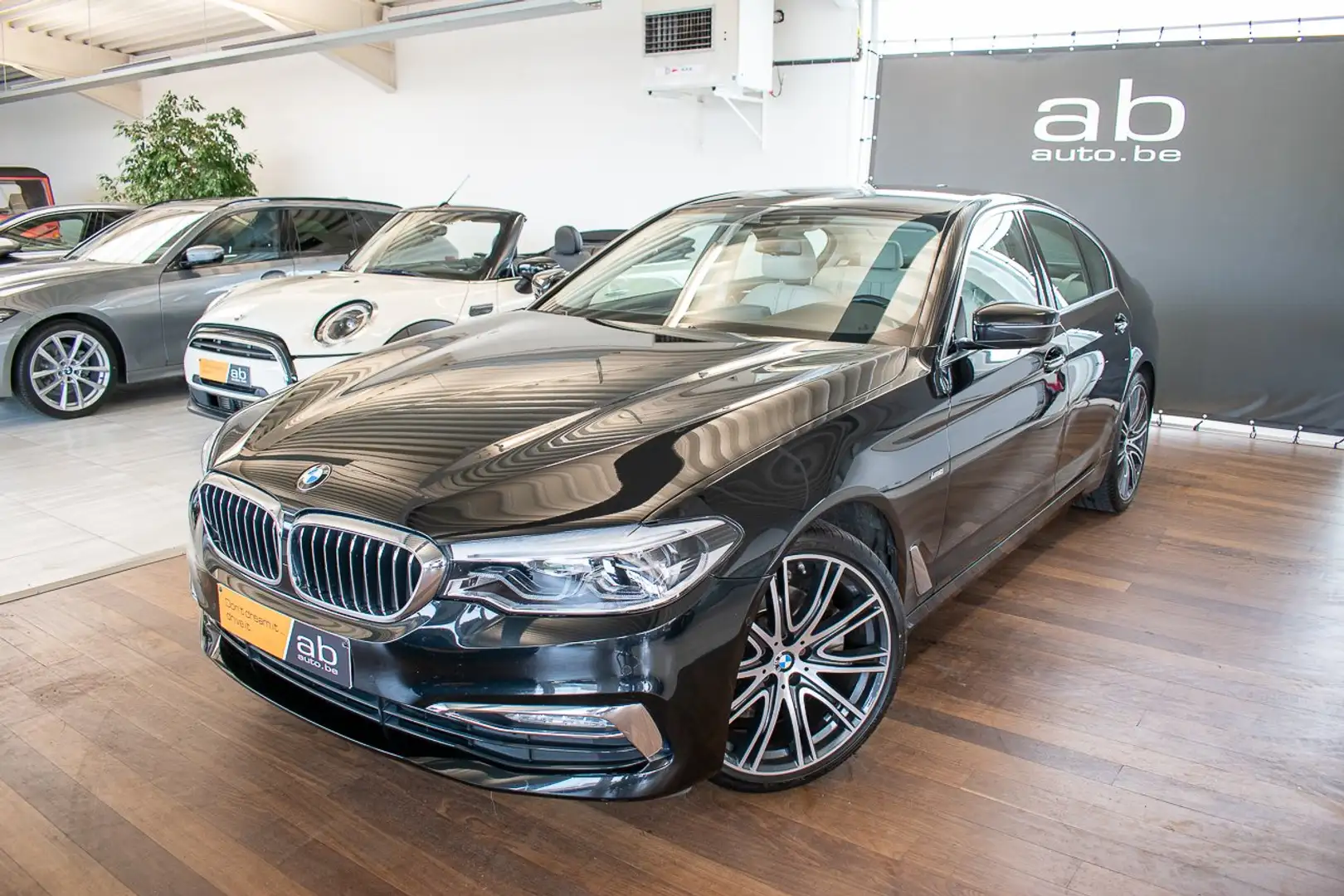 BMW 520 I LUXURY-LINE, LEDER,CARPLAY,PARK-AS, ACTIVE GUARD Zwart - 2