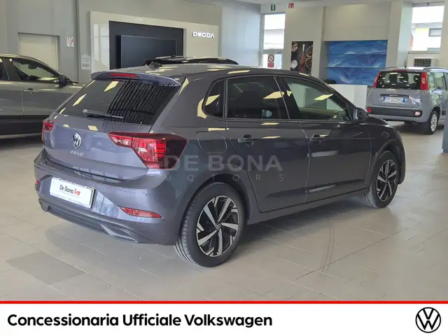 Volkswagen Polo view 5