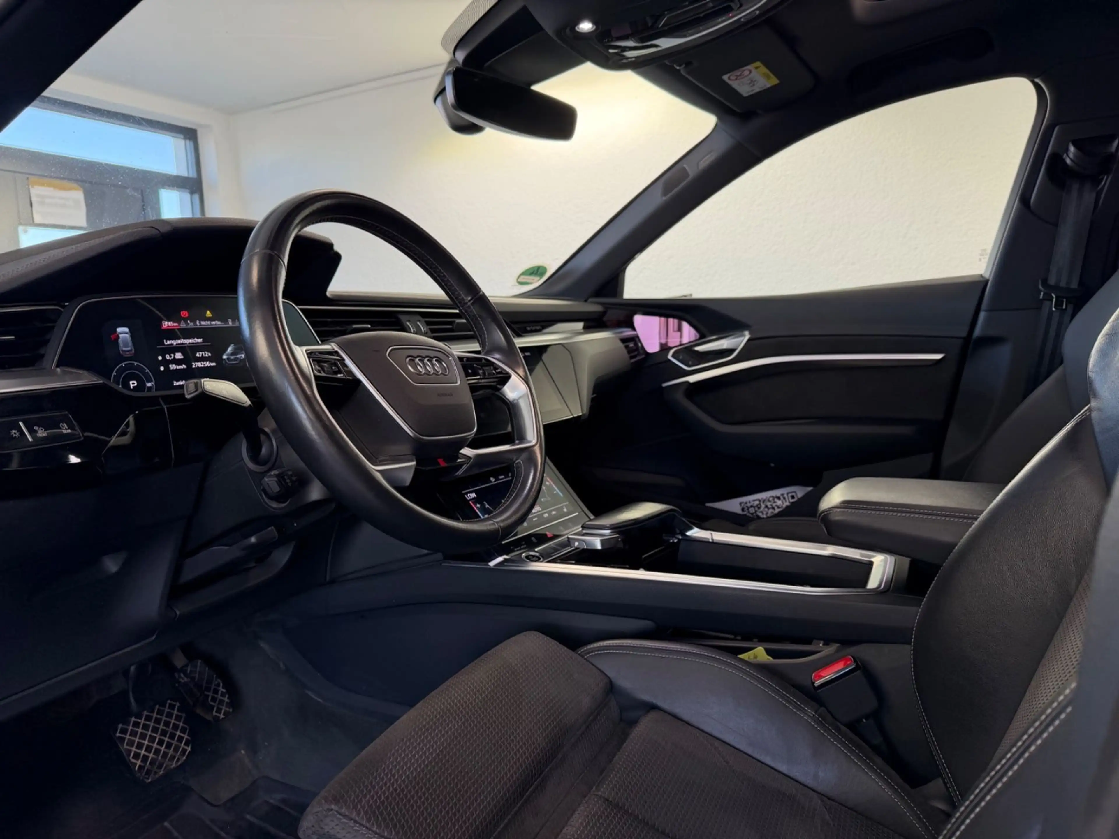 Audi e-tron SB 55 | S line | HUD | Nacht | Virtuell — photo 15