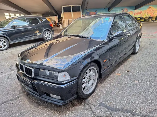 BMW M3 view 3