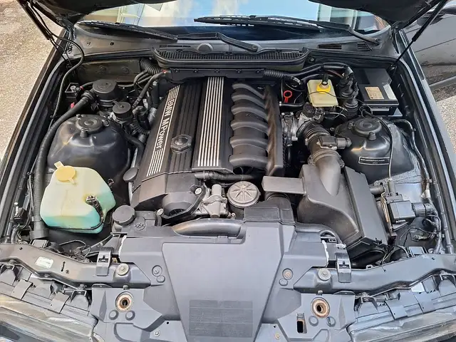 BMW M3 view 4