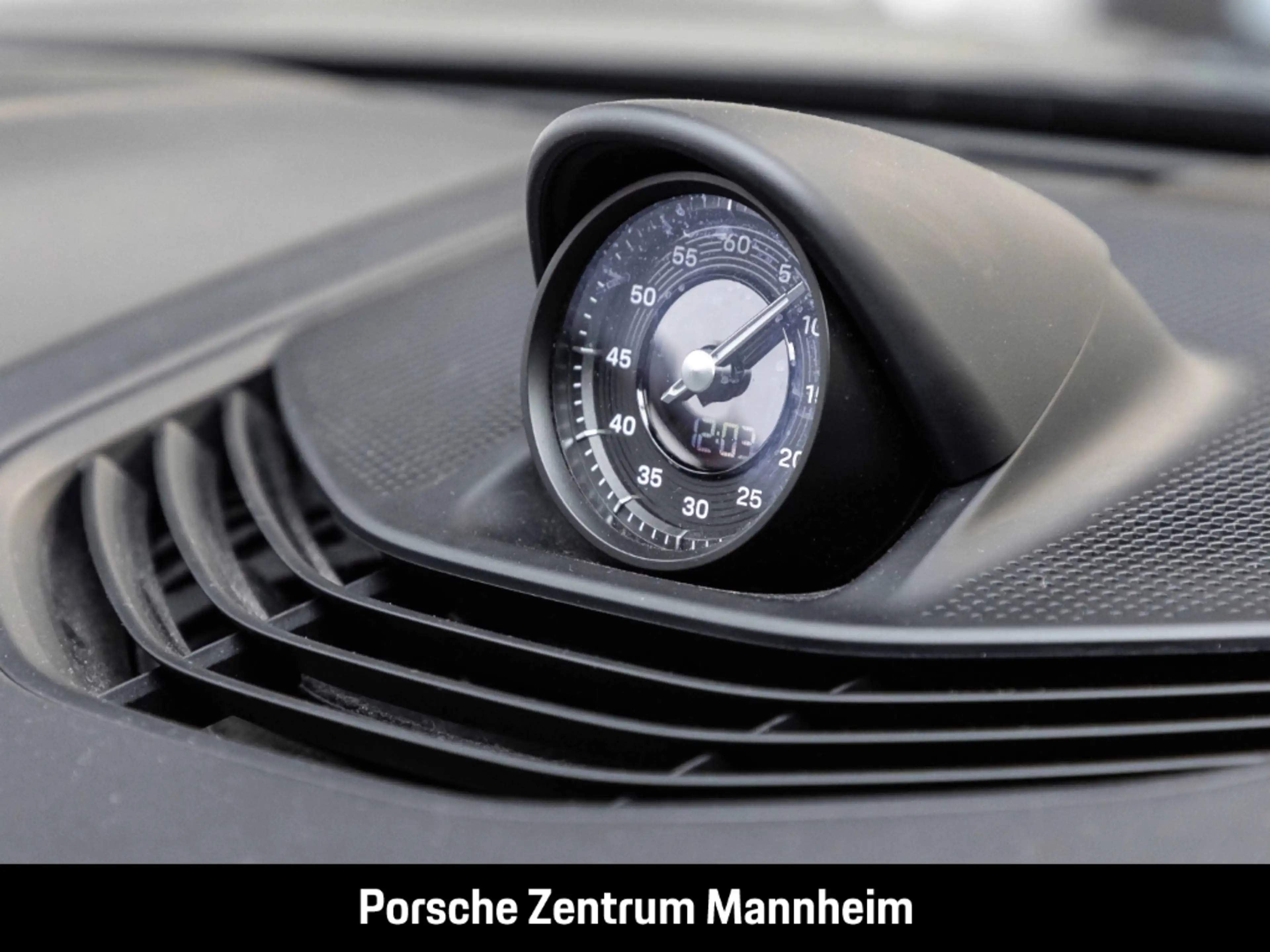 Porsche Taycan GTS Sport Turismo InnoDrive Privacy SurroundView — photo 26