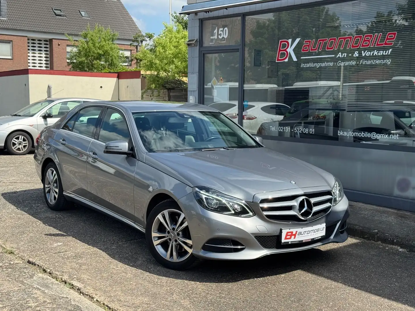 Mercedes-Benz E 300 CGI BlueEfficiency Aut. Comand PDC Leder Argento - 1
