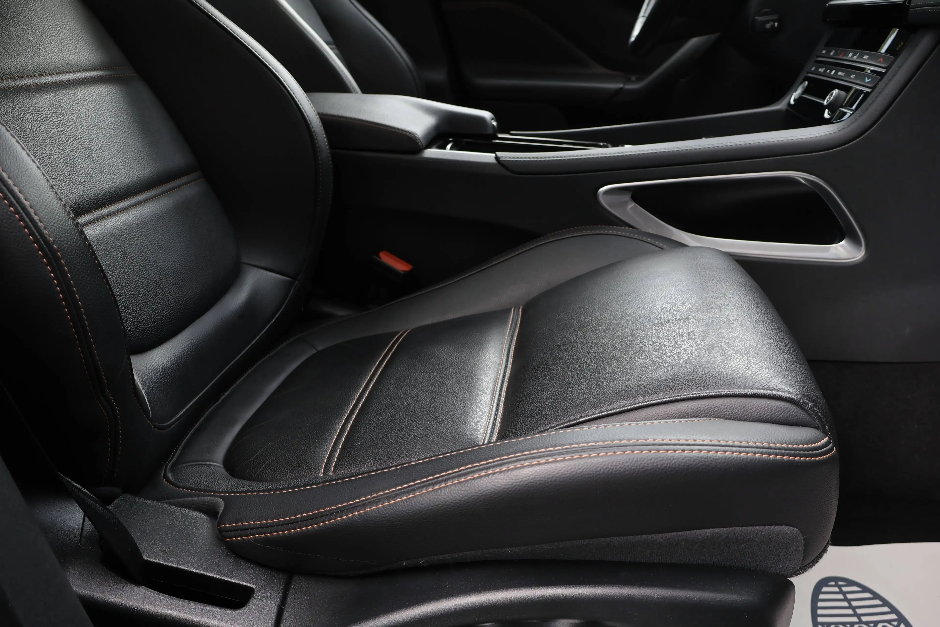 Jaguar F-Pace 2.0 T AWD Carplay Pano Leder Trekhaak Garantie* — photo 8