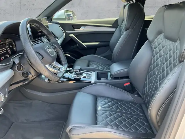 Audi Q5 view 12