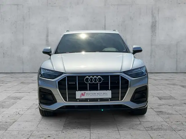 Audi Q5 view 3