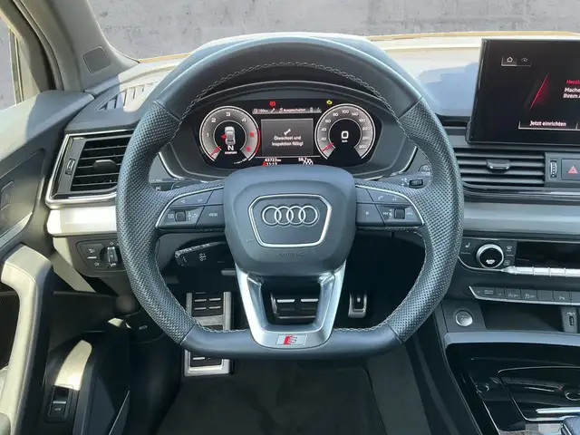 Audi Q5 view 10