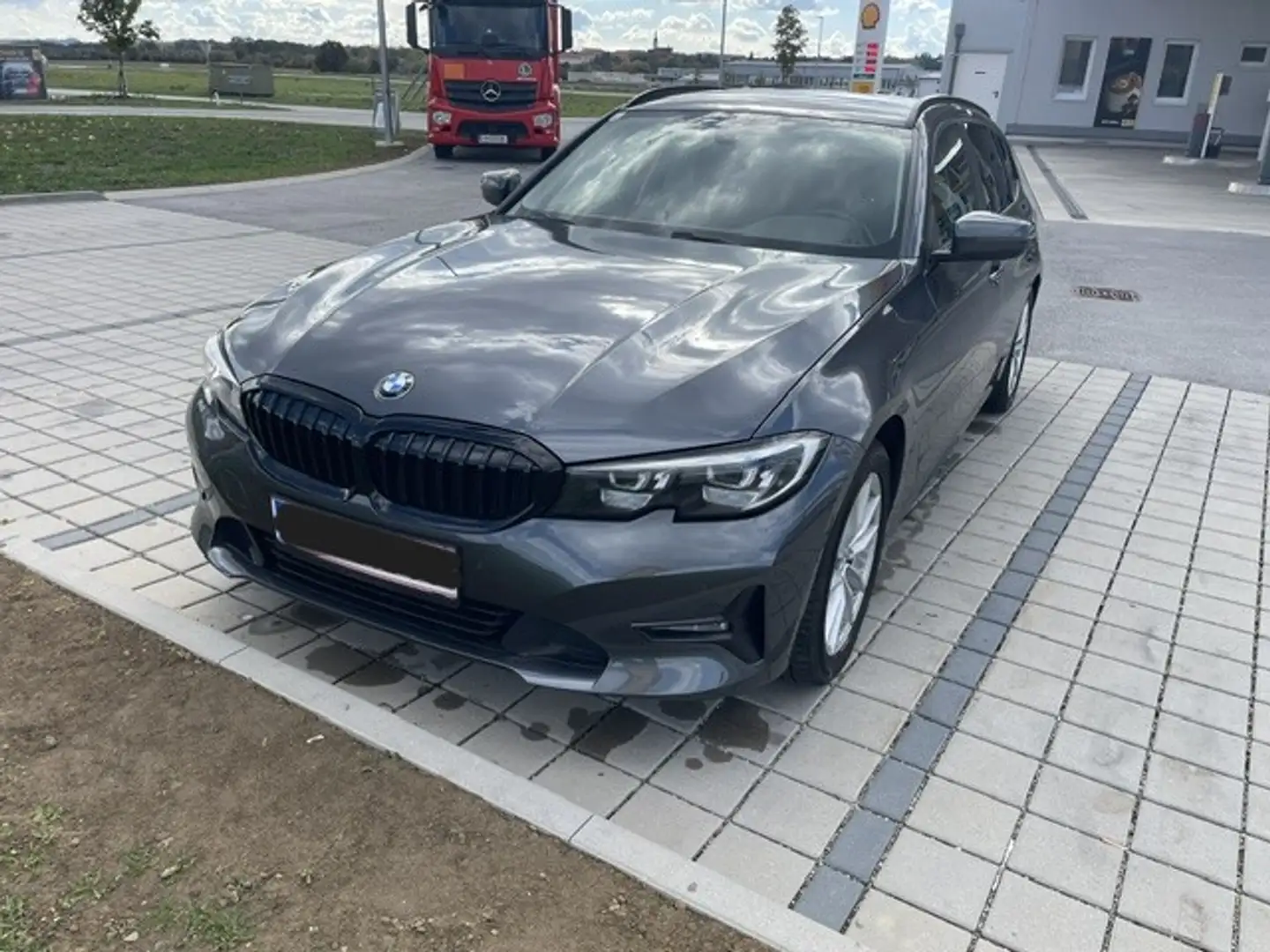 BMW 318 318d 48 V Touring Aut. Grau - 1