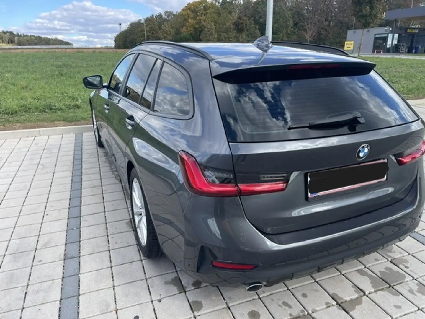 BMW 318 318d 48 V Touring Aut. Grau - 2