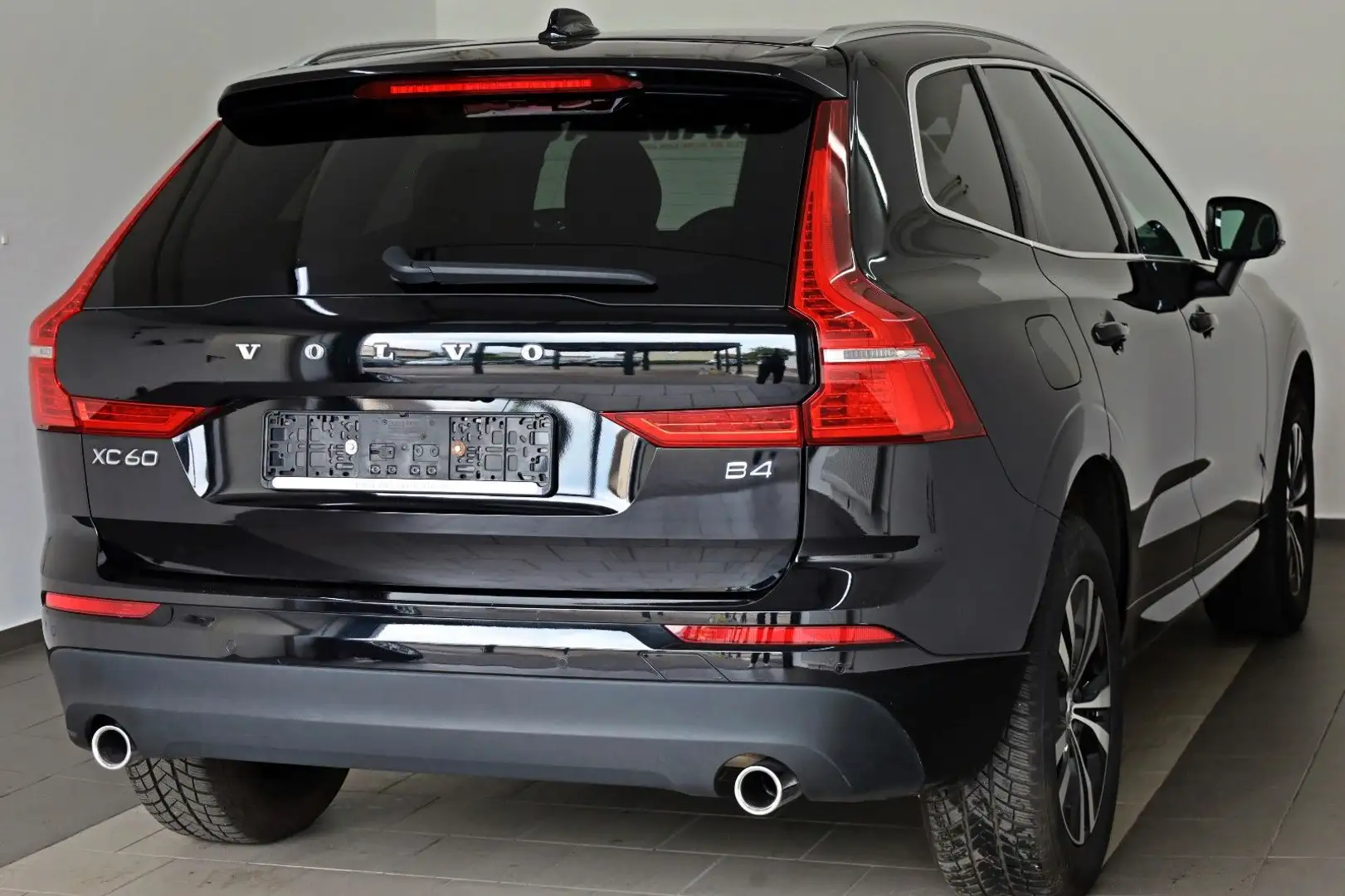 Volvo XC60 Momentum Pro Geartr.Leder,Navi,SH, Kamera Schwarz - 2