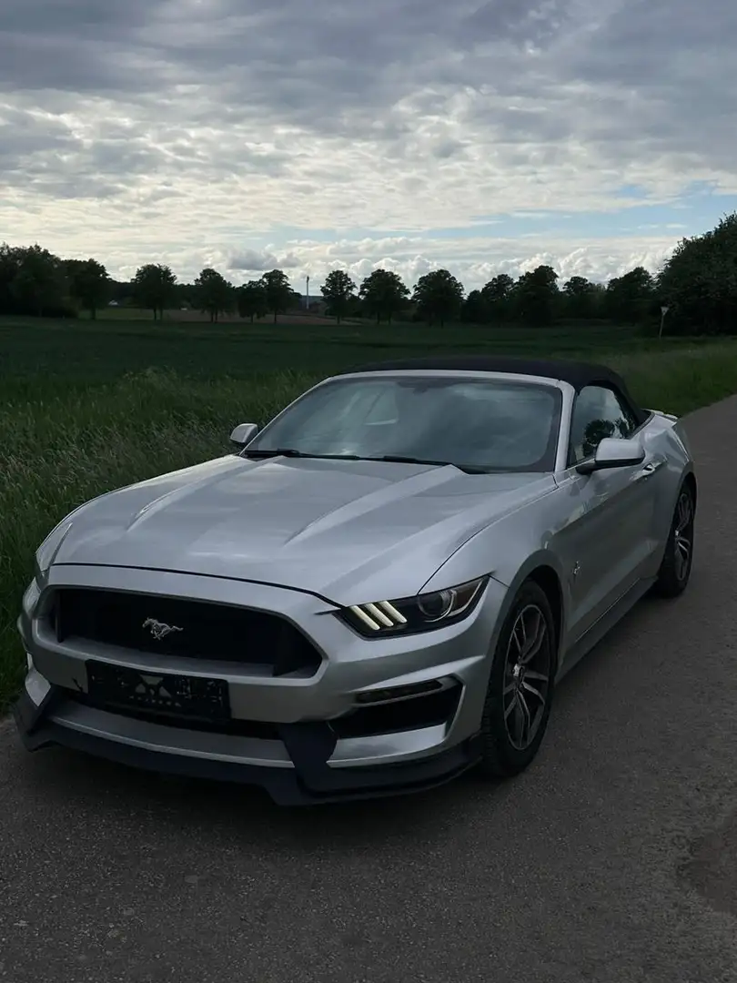 Ford Mustang Convertible Silber - 1