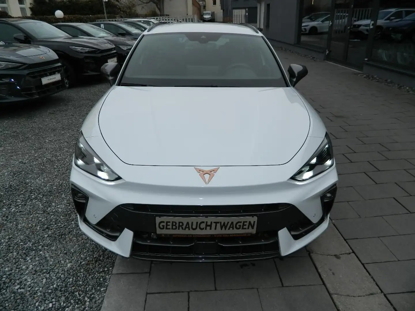 CUPRA Leon 1.5 eTSI DSG EdgeP/Navi/Sitzheiz/IntelligentD Weiß - 2
