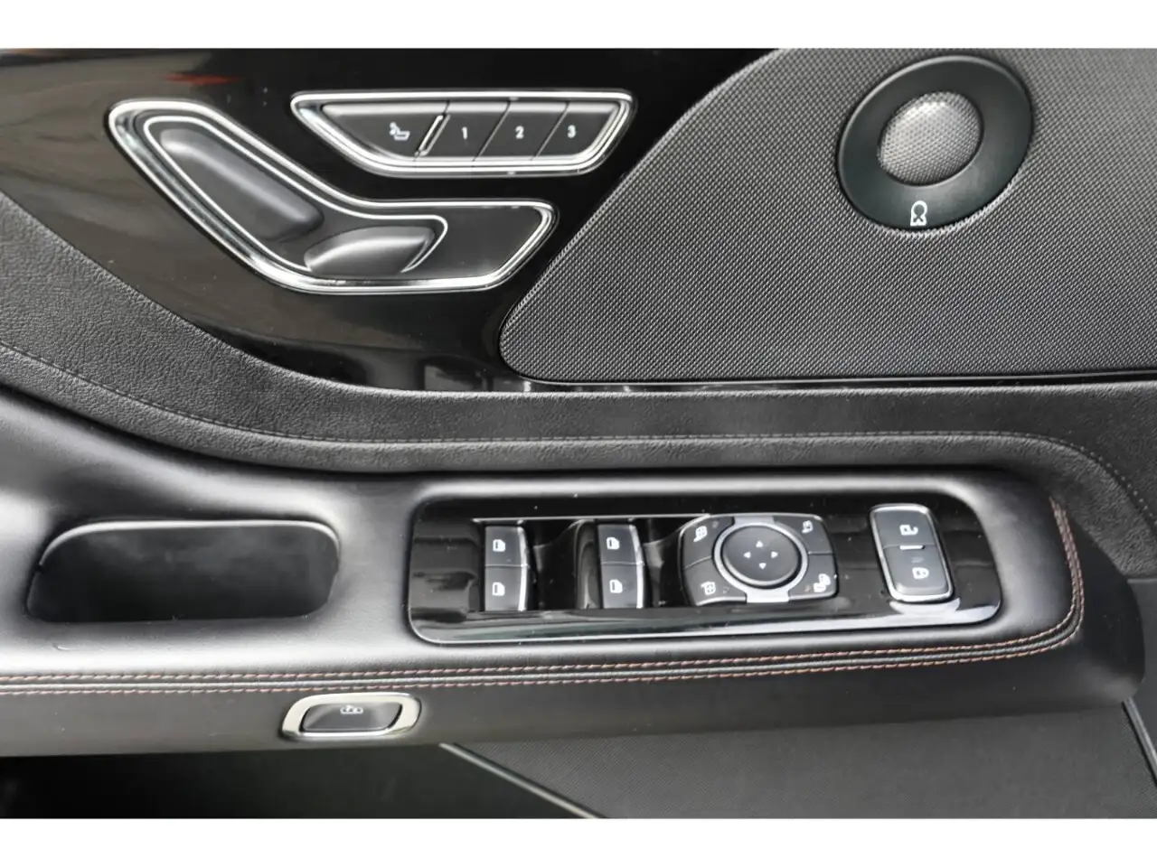 Lincoln Aviator снимка Lincoln Aviator