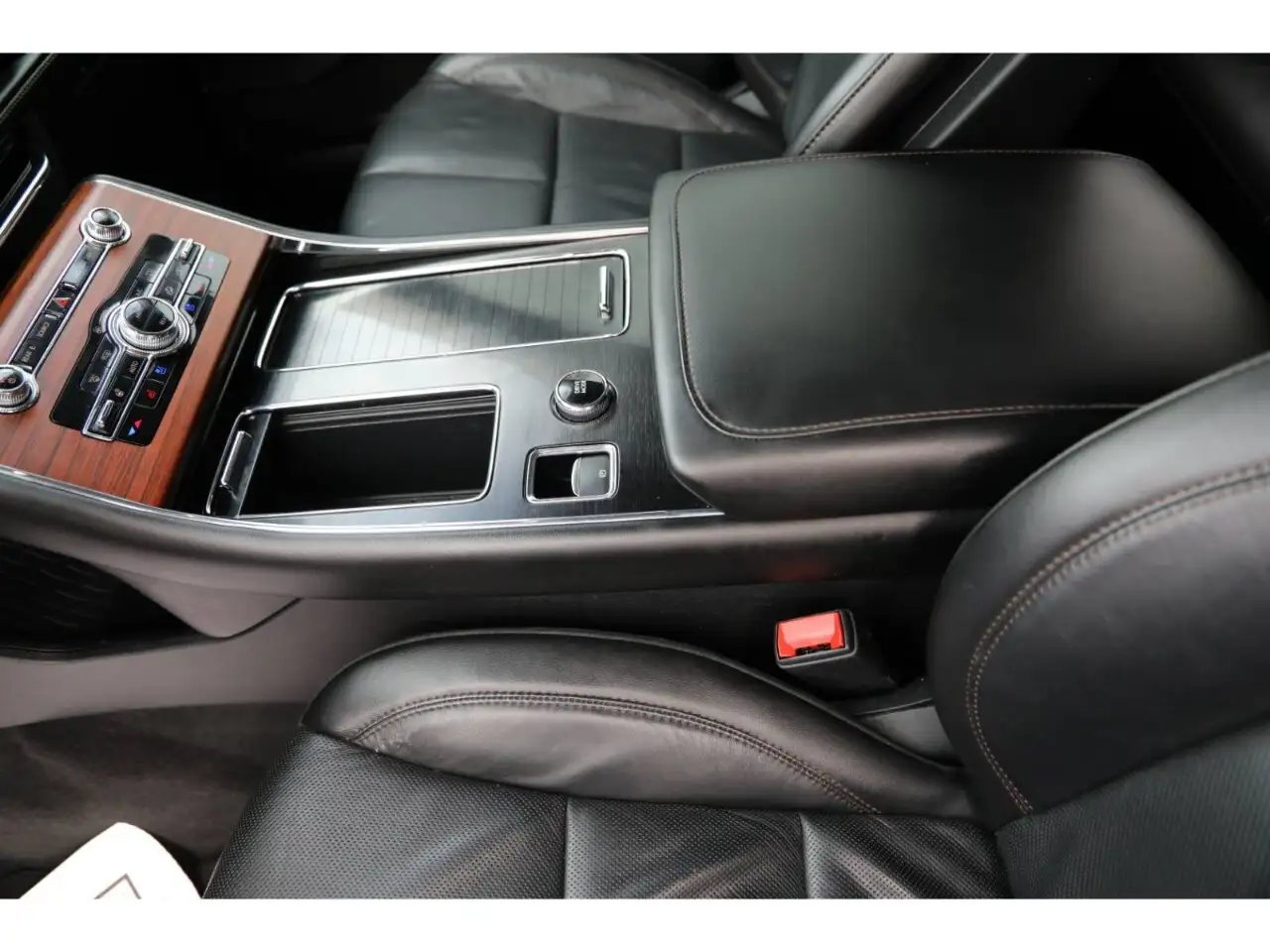 Lincoln Aviator снимка Lincoln Aviator