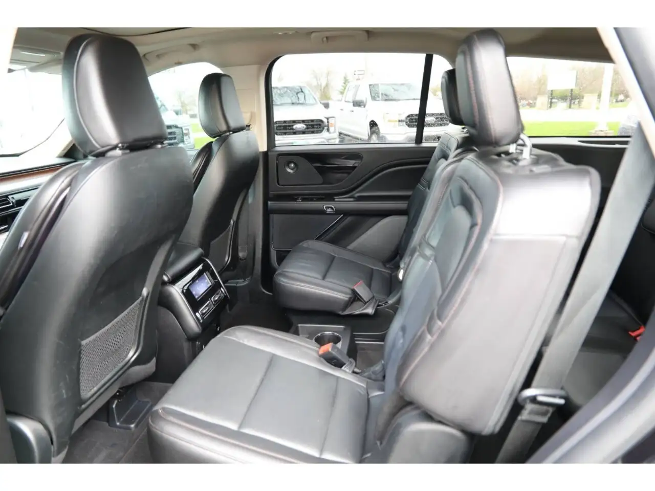 Lincoln Aviator снимка Lincoln Aviator