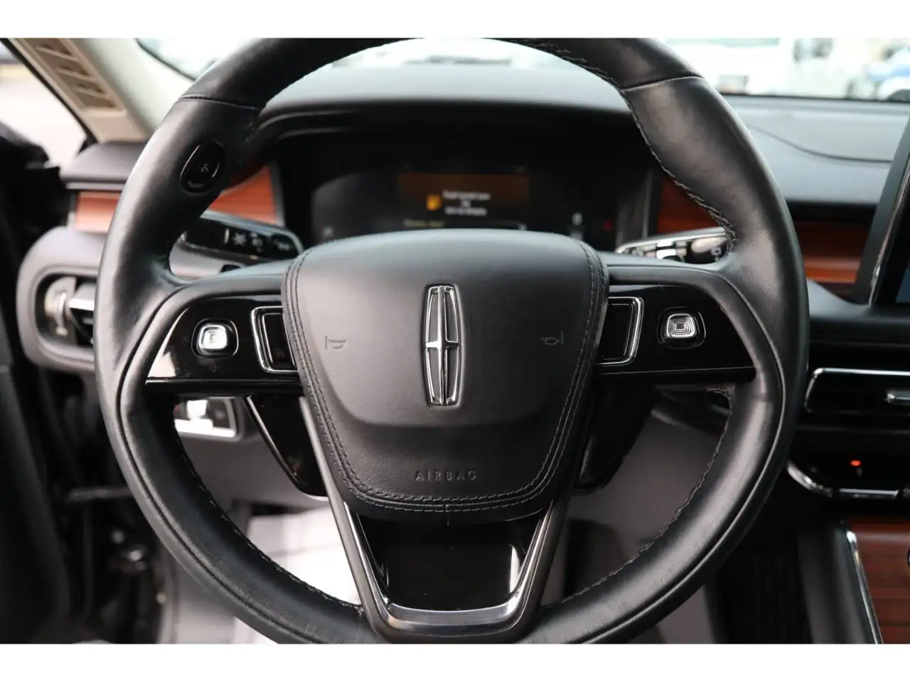 Lincoln Aviator снимка Lincoln Aviator