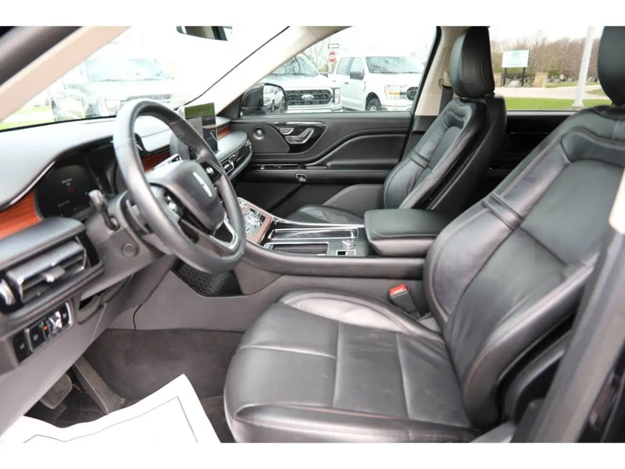 Lincoln Aviator снимка Lincoln Aviator