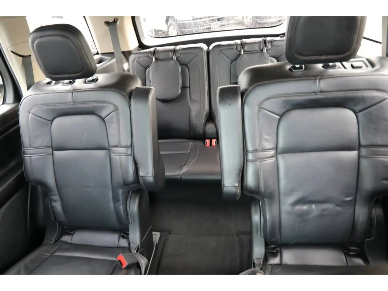 Lincoln Aviator снимка Lincoln Aviator