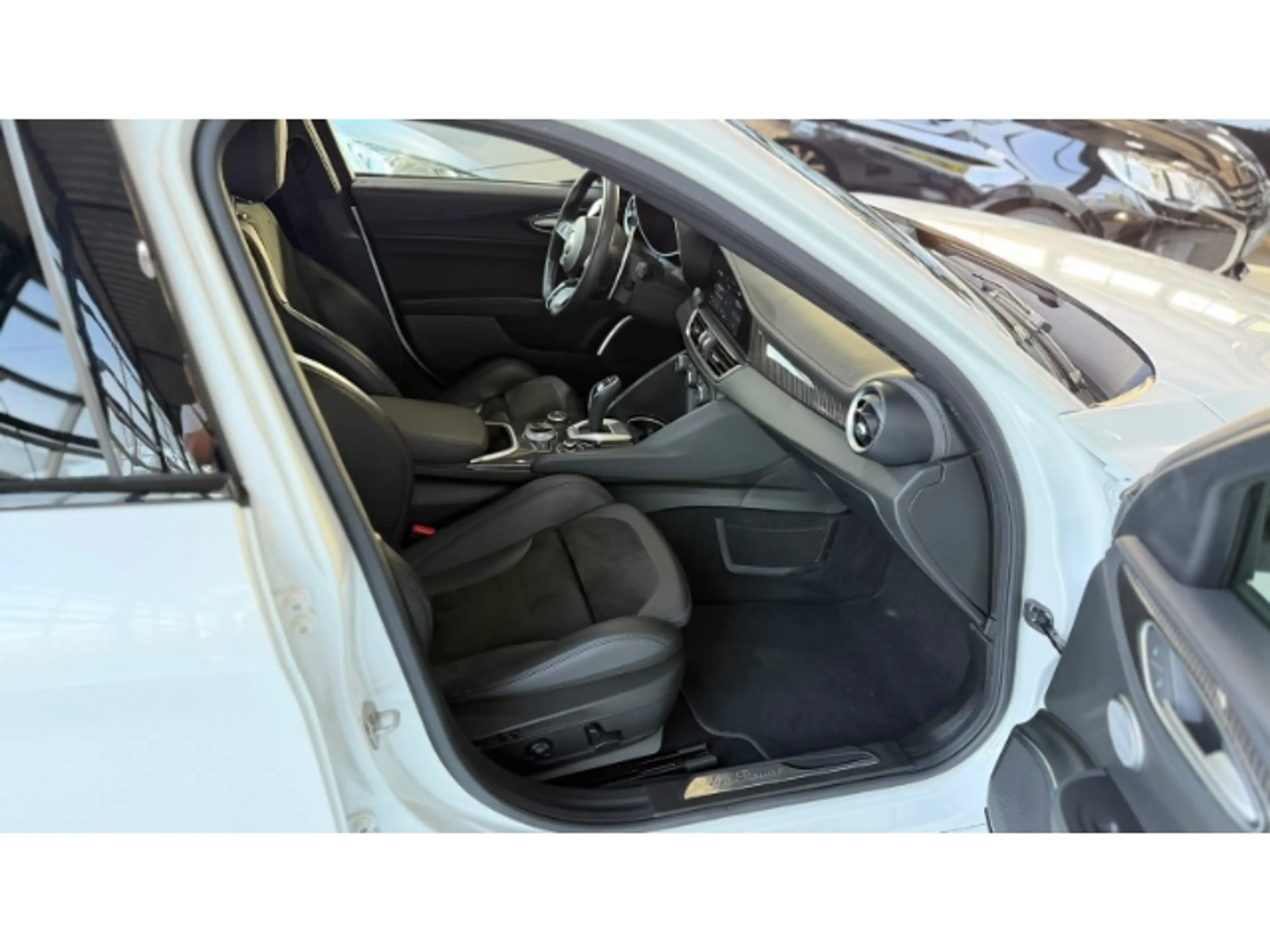 Alfa Romeo Giulia Quadrifoglio 2.9 V6 Bi-Turbo EU6d — photo 10