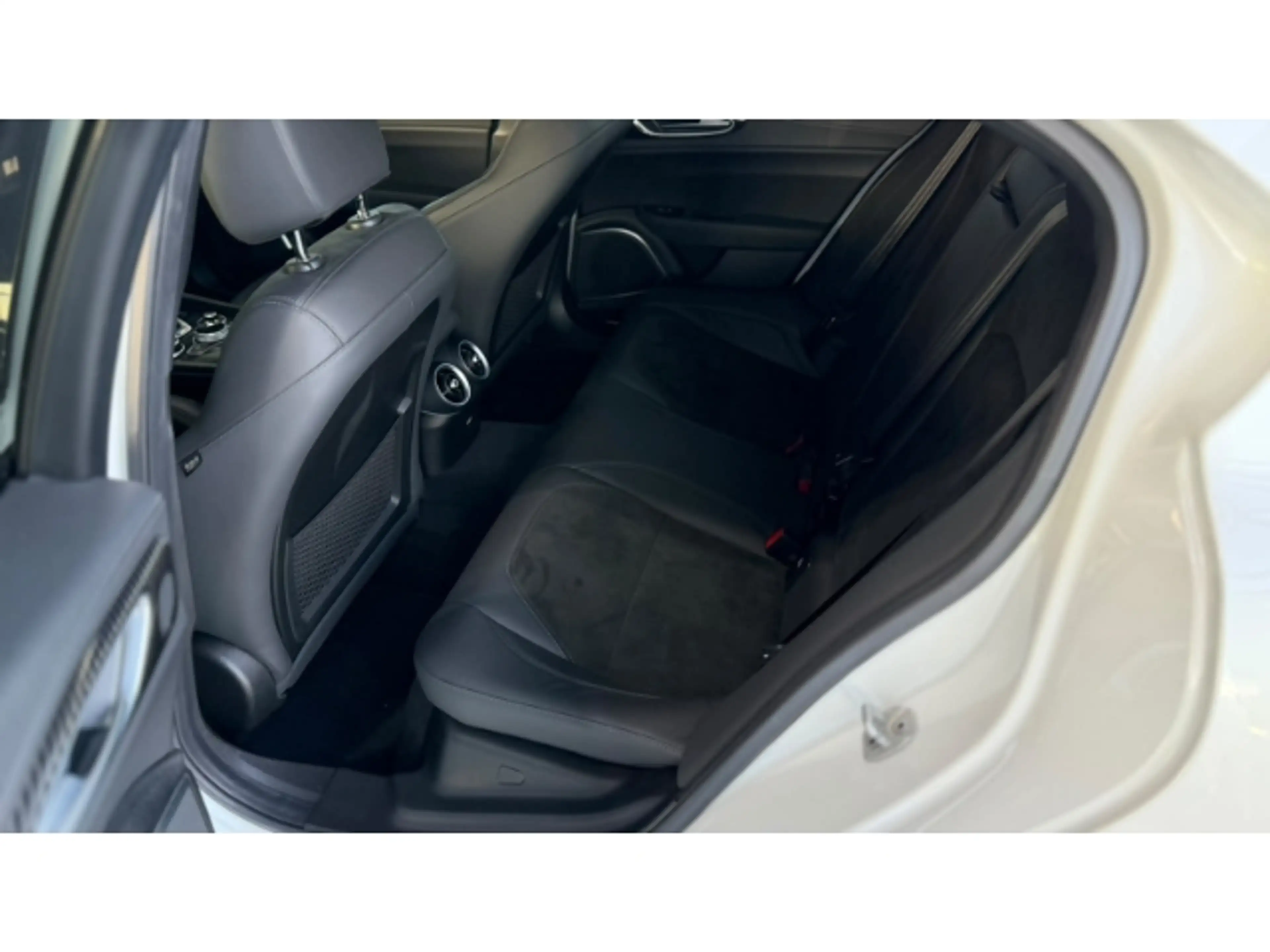 Alfa Romeo Giulia Quadrifoglio 2.9 V6 Bi-Turbo EU6d — photo 9