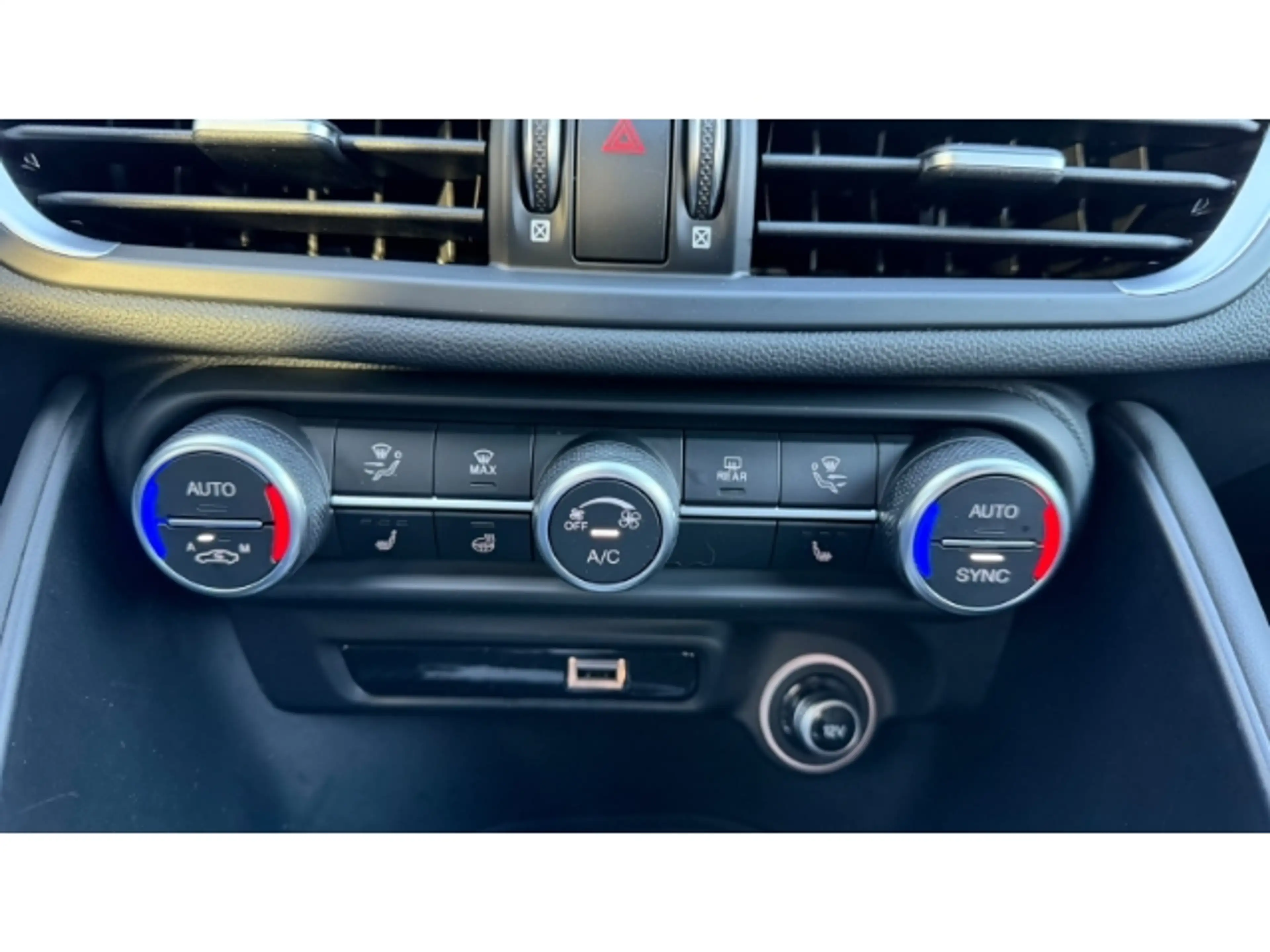 Alfa Romeo Giulia Quadrifoglio 2.9 V6 Bi-Turbo EU6d — photo 14