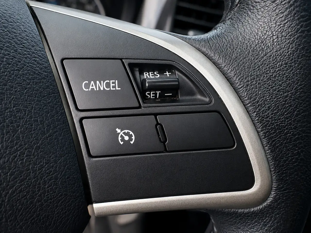 Mitsubishi Outlander снимка Mitsubishi Outlander