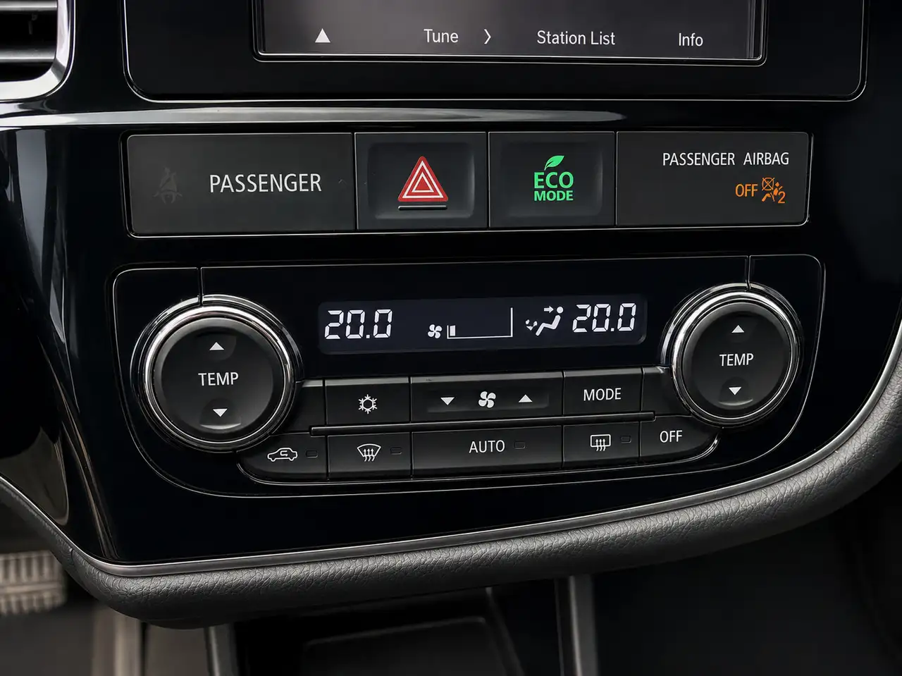 Mitsubishi Outlander снимка Mitsubishi Outlander