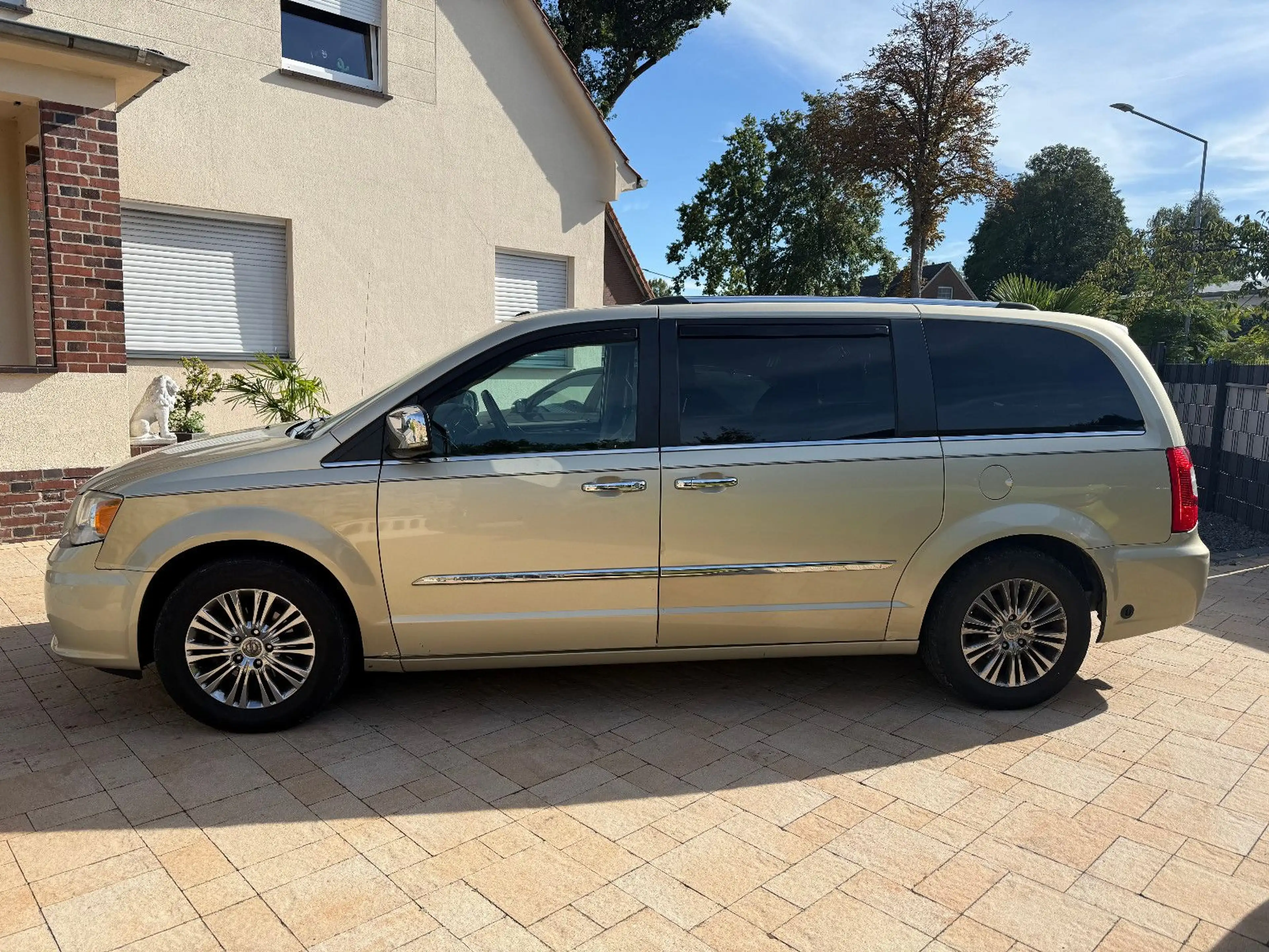 Chrysler Grand Voyager 3.6+LPG Gas+Leder+AHK+7 Sitze+ — photo 2