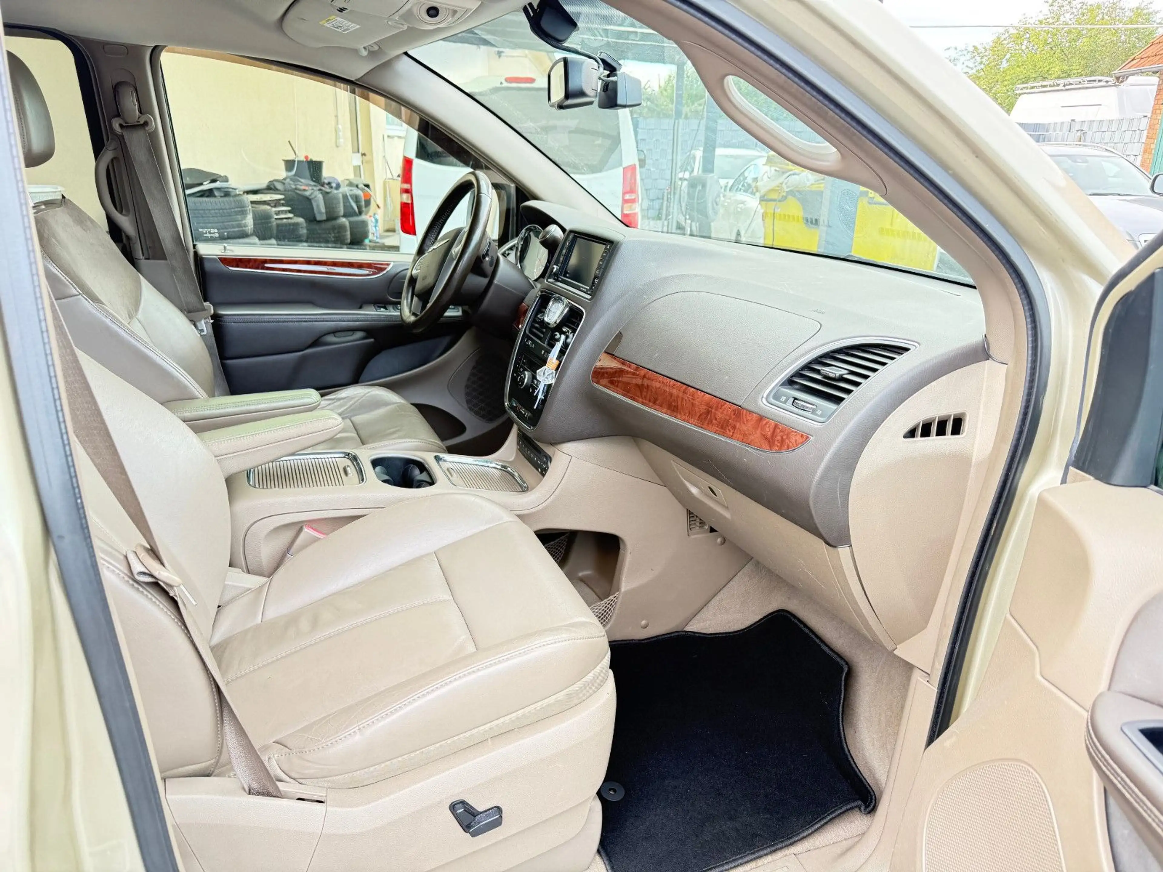 Chrysler Grand Voyager 3.6+LPG Gas+Leder+AHK+7 Sitze+ — photo 17