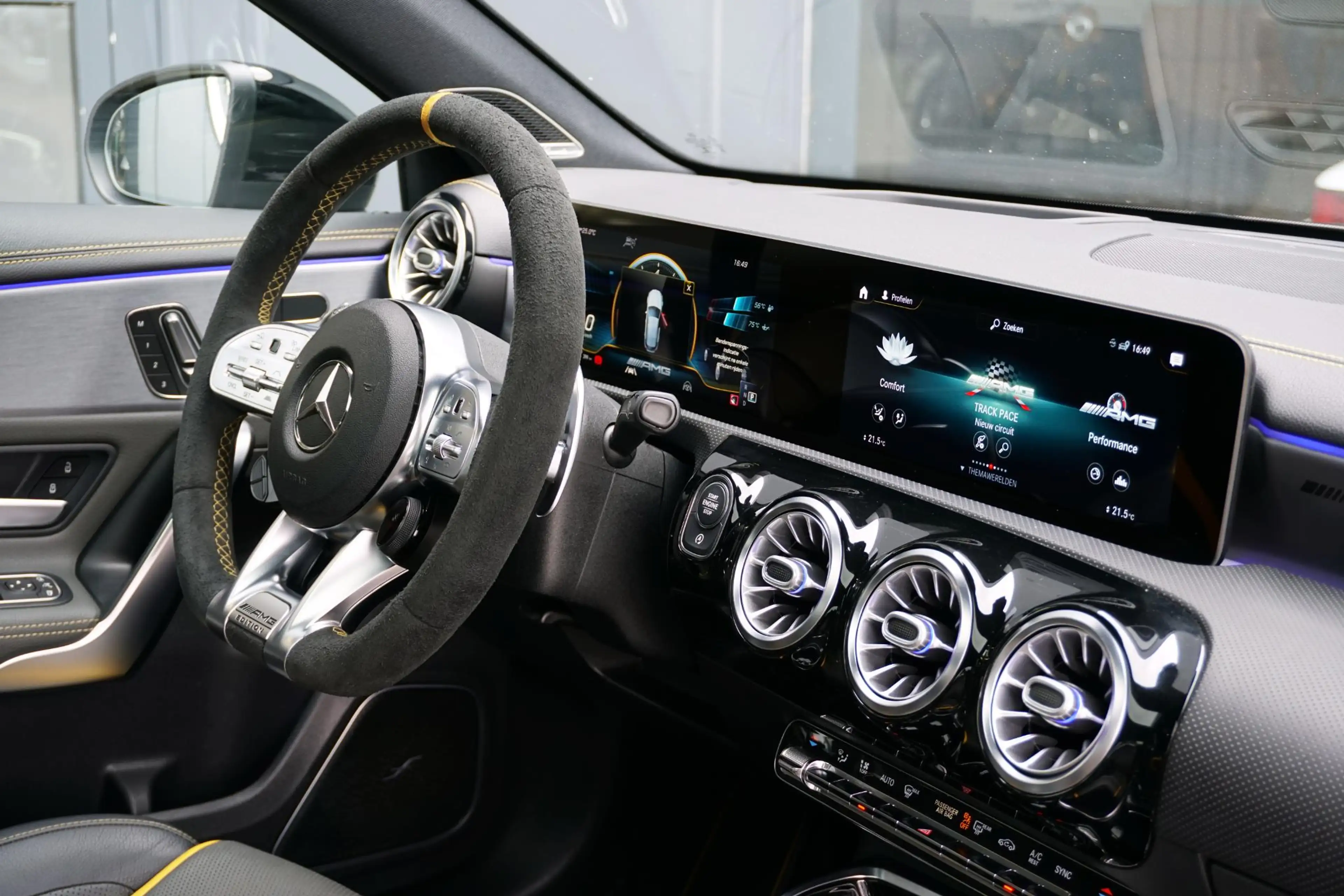 Mercedes-Benz A 45 AMG S 4MATIC+ Edition 1 422pk + RECARO / BURMESTER / P — photo 3