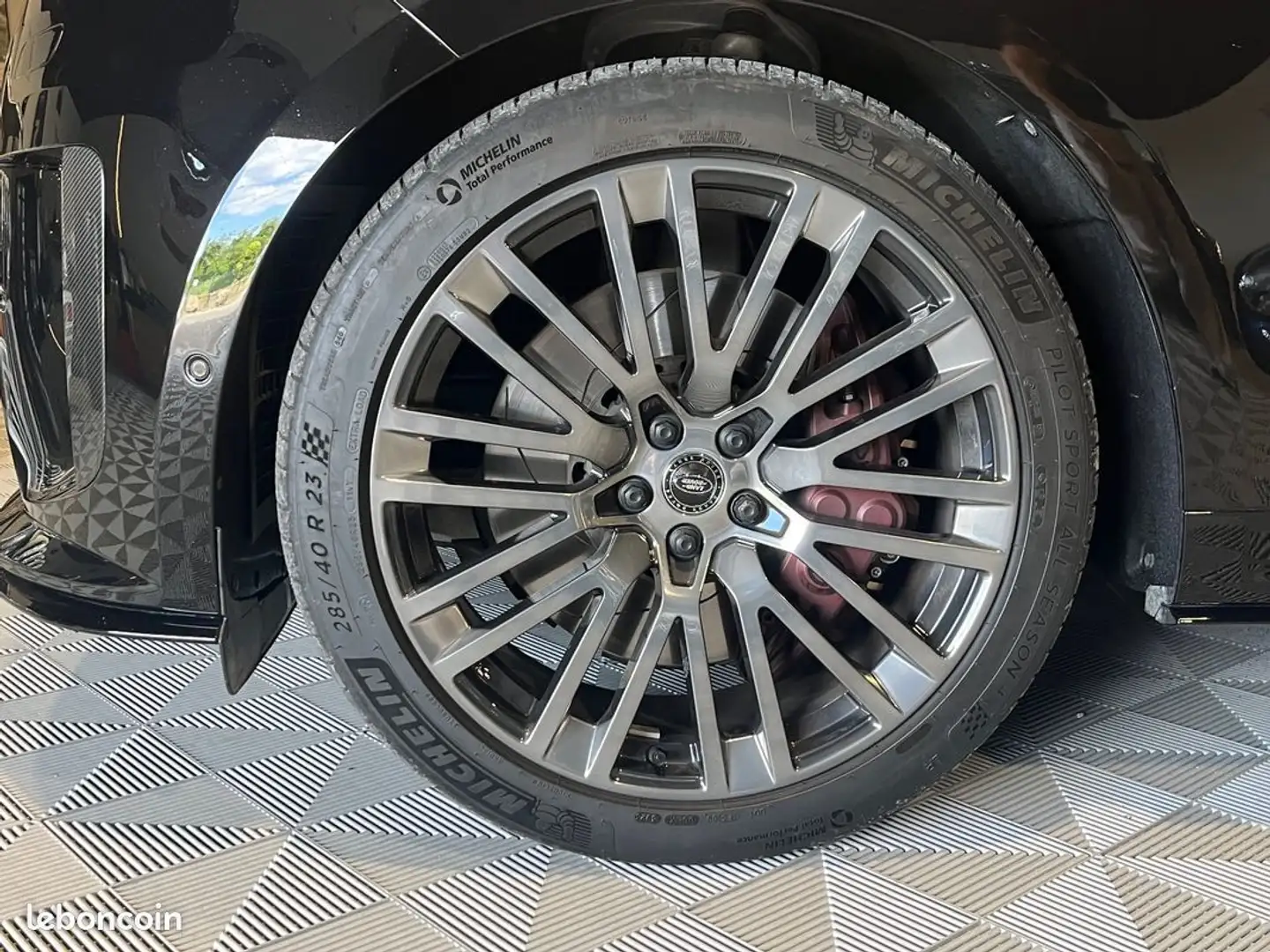 Land Rover Range Rover Sport 4.4 P635 635ch MHEV Dynamic SV Edit One Obsidian Black Gloss Noir - 2