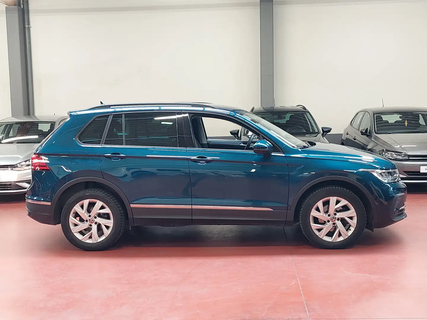 Volkswagen Tiguan 2.0 TDi + 4x4 + DSG + CAM + KeylessGO + CarPLAY Bleu - 2