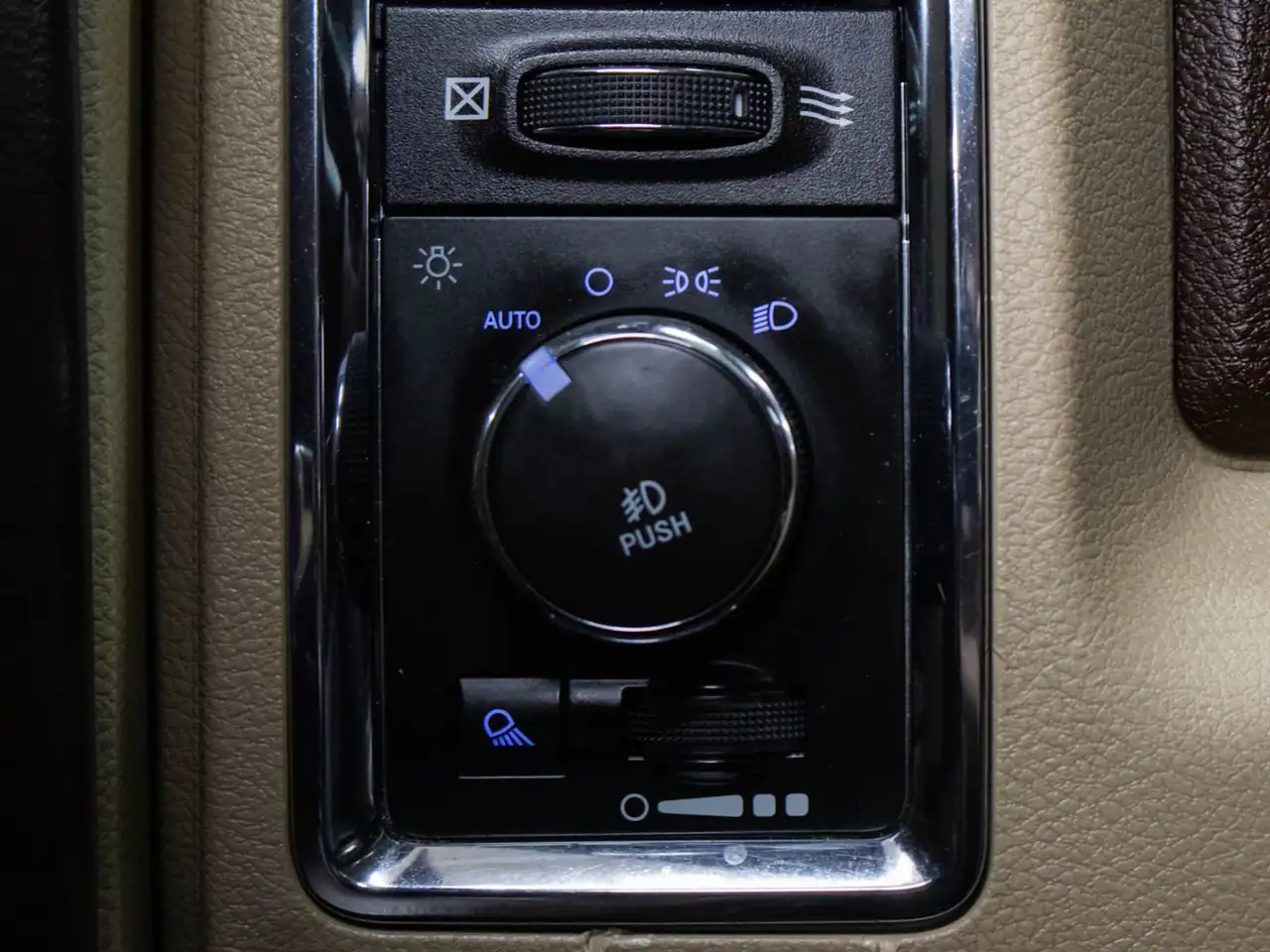 RAM 2500 снимка RAM 2500