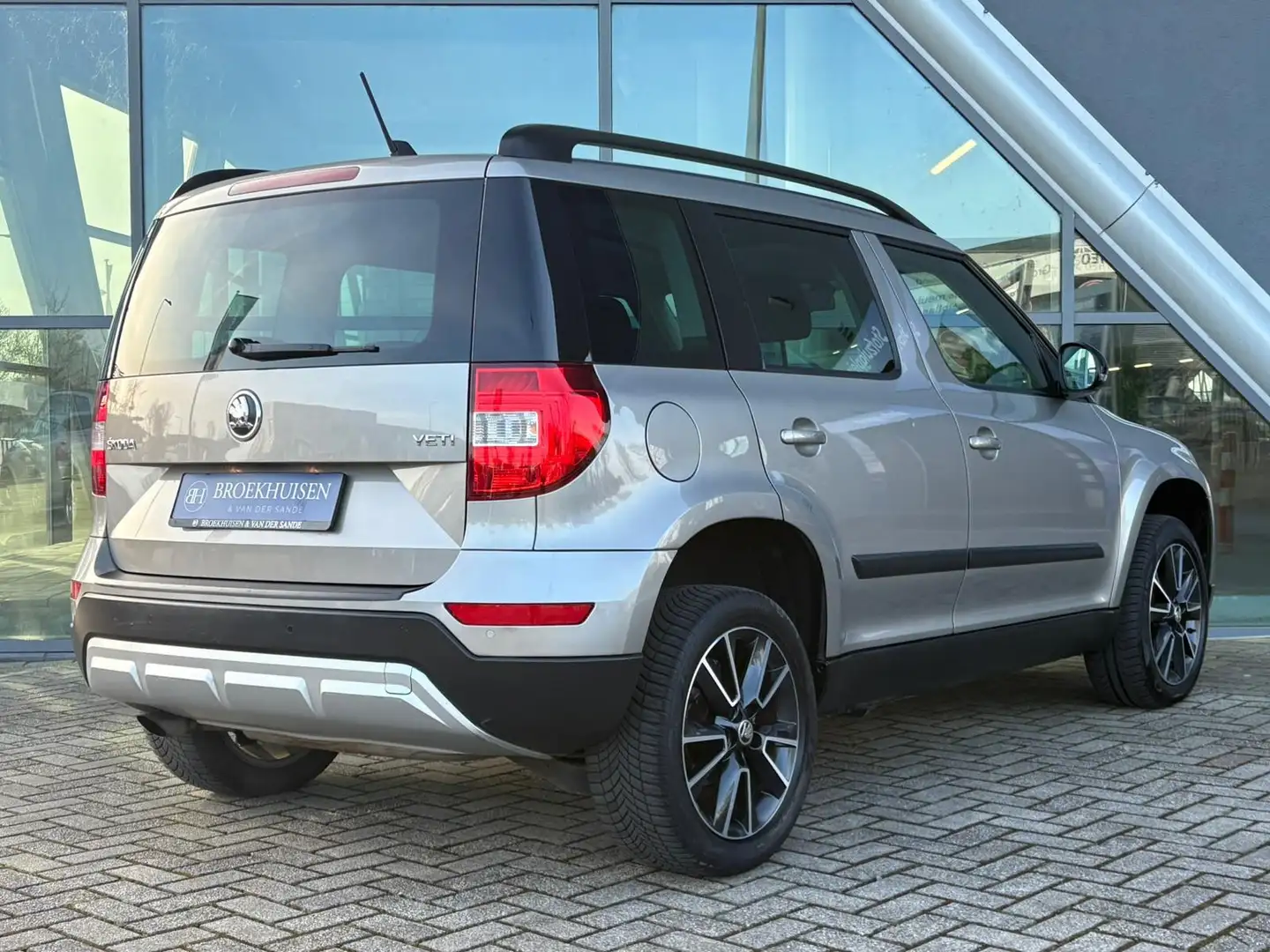 Skoda Yeti Outdoor 1.2 TSI Ambition Panoramadak / Cruise Cont Gris - 2