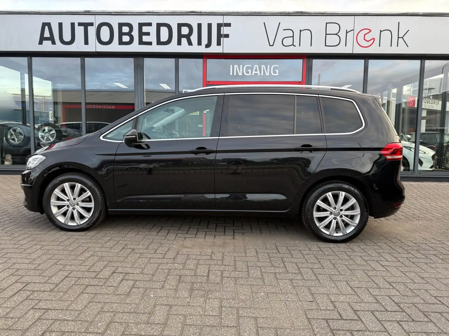 Volkswagen Touran 1.4 TSI Highline 7P.| LED | Navi | ACC | PDC Zwart - 2