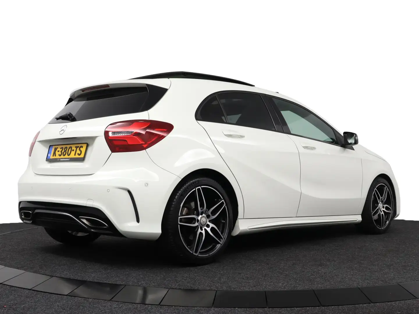Mercedes-Benz A 200 AMG SPORT-LINE Automaat - Pano/Stoelverw./Navi/LED Wit - 2