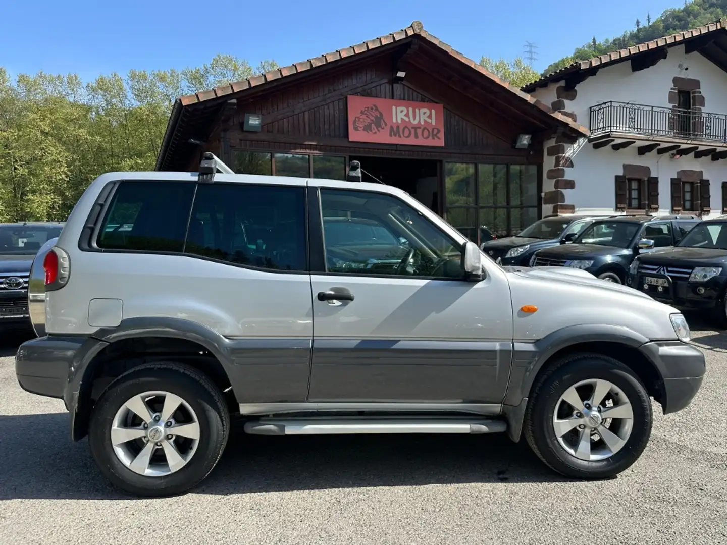 Nissan Terrano 3.0Di Turbo Sport Plateado - 1