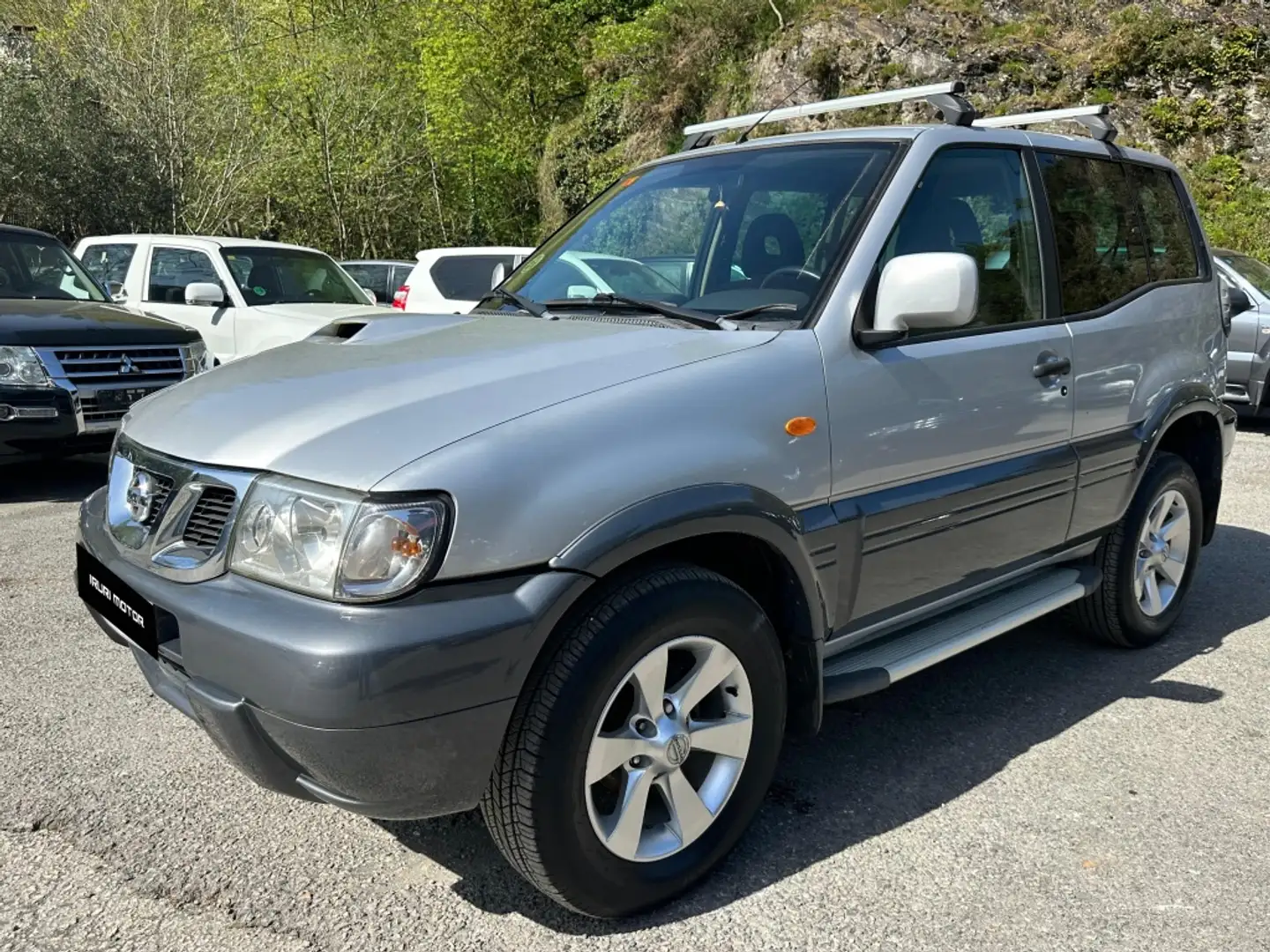 Nissan Terrano 3.0Di Turbo Sport Plateado - 2
