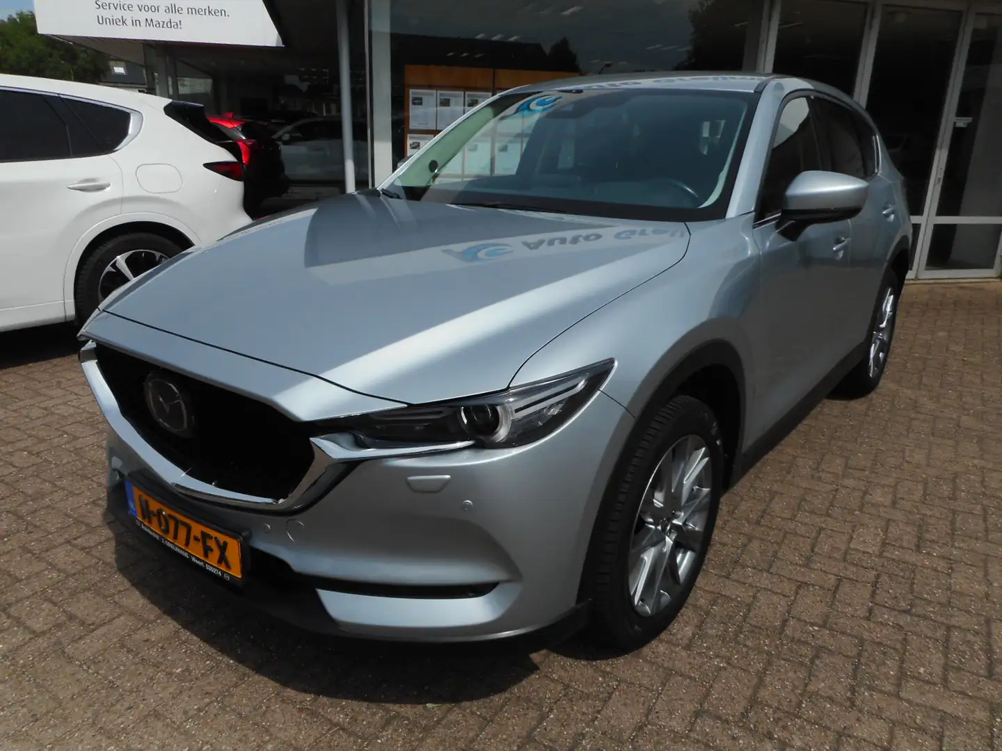 Mazda CX-5 2.0 SkyActiv-G 165 Luxury Grijs - 2