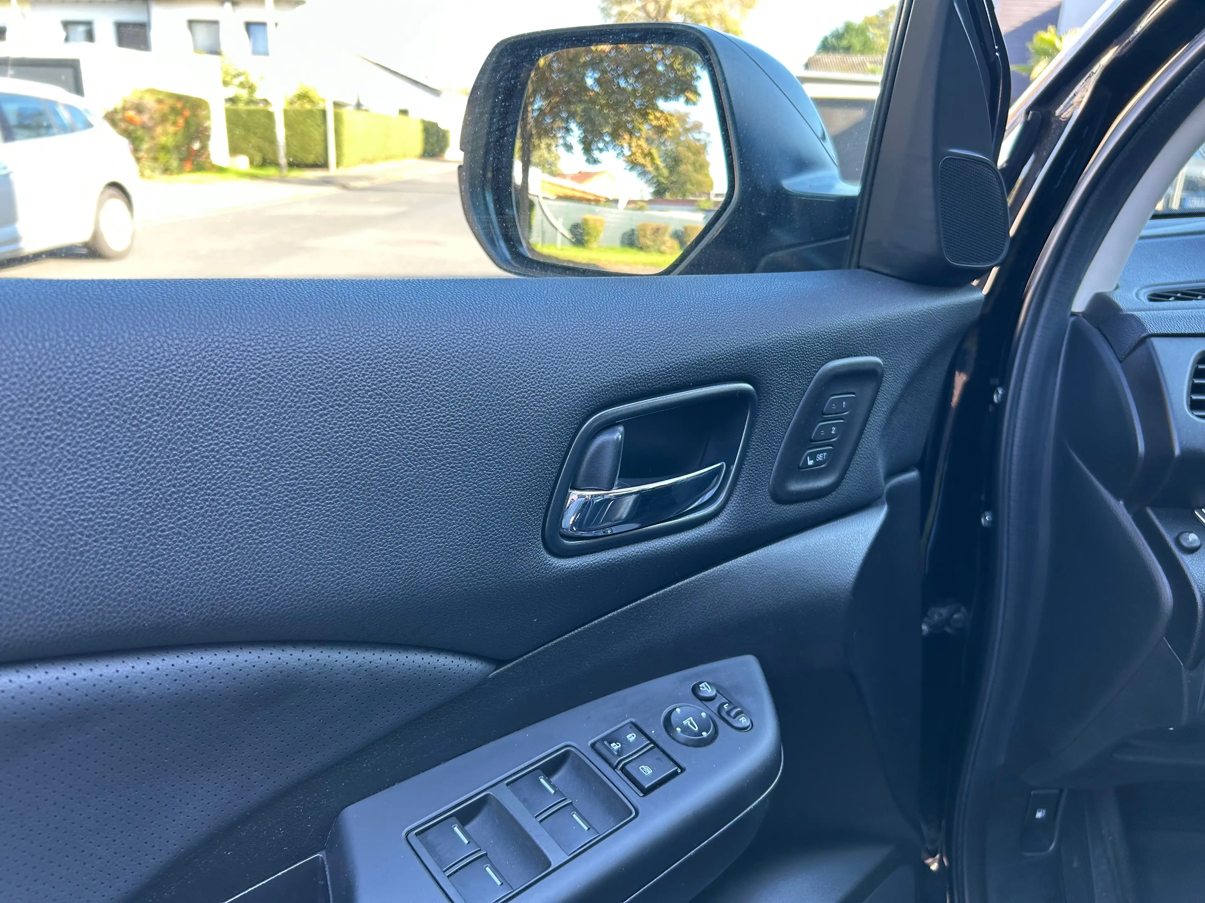 Honda CR-V Executive 4WD Stand Heizung — photo 6
