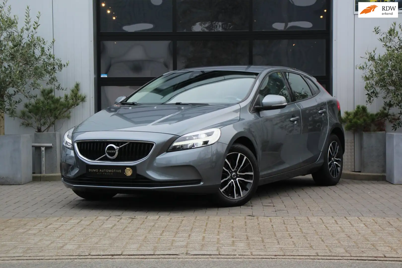 Volvo V40 2.0 T2 Momentum Polar+ Navi - LED - Half leder - 1 Grau - 1