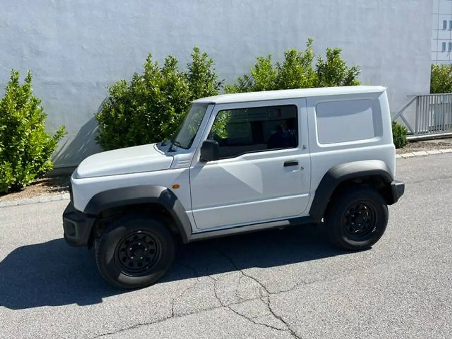 Suzuki Jimny Jimny 1,5 VVT Allgrip Clear Weiß - 2